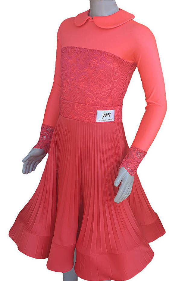 Sukienka turniejowa pierwszy krok w macie, koronkowa z spódnicą plisowaną w kolorze czerwony mat, strój do tańca Dara.