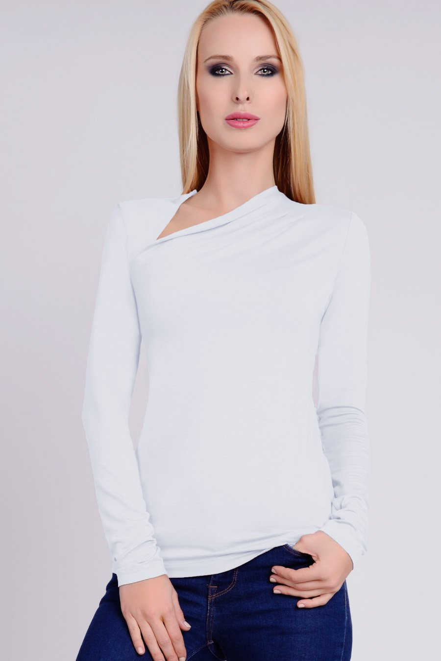 Beżowa bluzka z dzianiny z asymetrycznym dekoltem - CAMILA